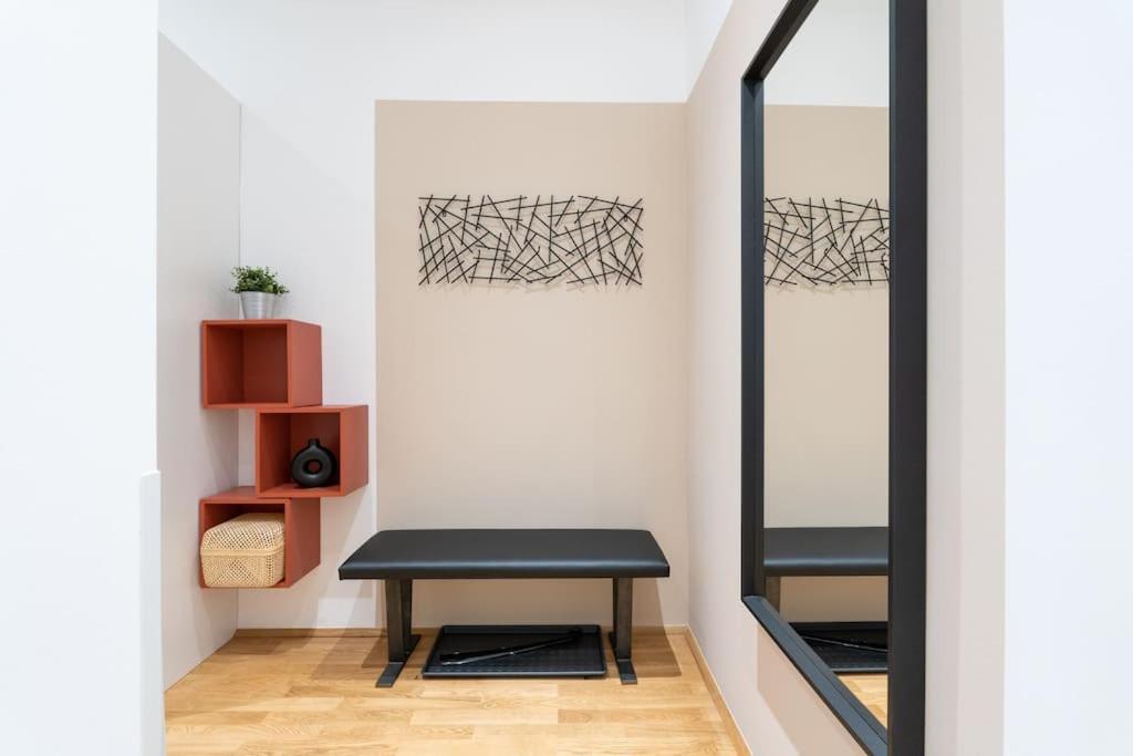 Artful 1Br Suite, City Nearby By Hm Wina Bagian luar foto