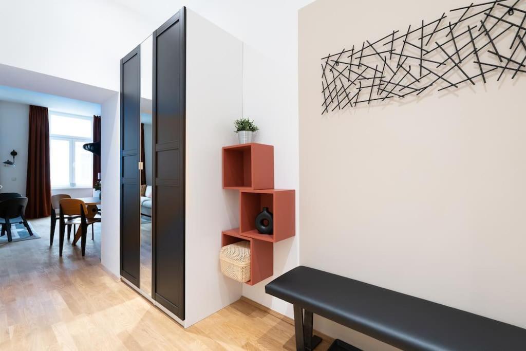 Artful 1Br Suite, City Nearby By Hm Wina Bagian luar foto