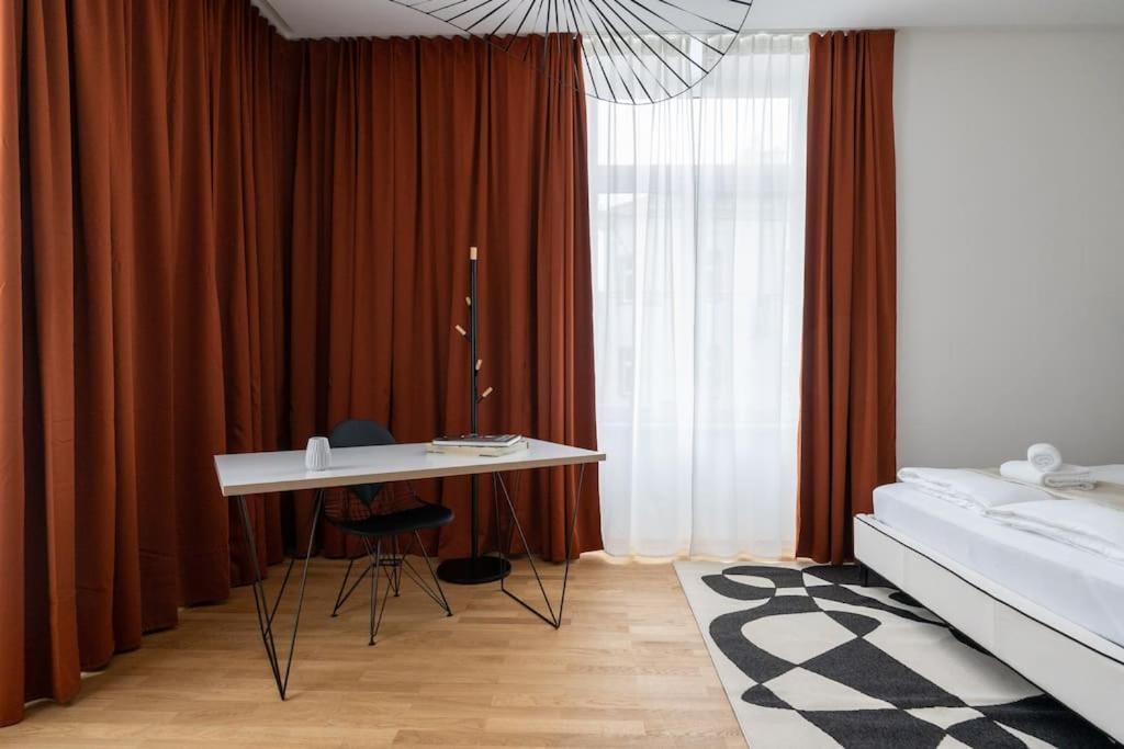 Artful 1Br Suite, City Nearby By Hm Wina Bagian luar foto